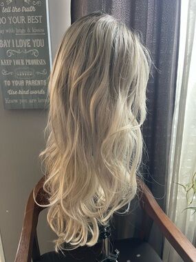 Blonde Wavy Women’s Hair Wig - Natural-Look Styling